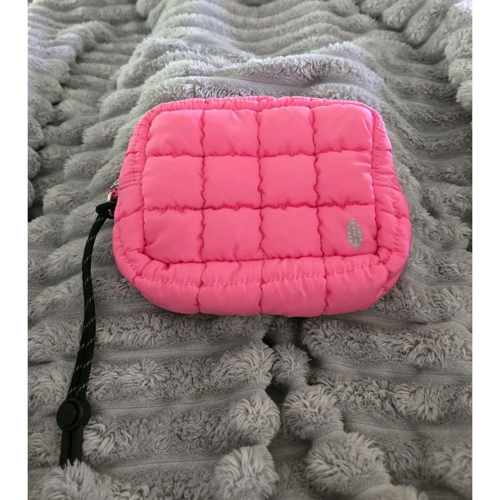 FREE PEOPLE MOVEMENT Free People Pink Quilted Mini Case. SO CUTE! EUC!! - Picture 1 of 11